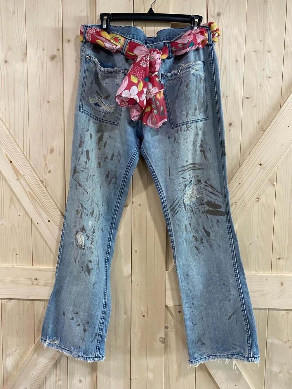 Magnolia Pearl Distressed Paint Splatter Denim Jeans With Floral Scarf 35 x30